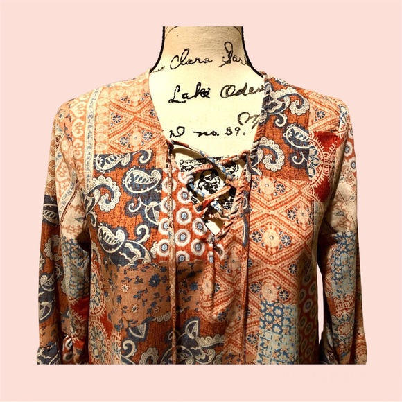 FINAL—AMIS—WOMEN’S BOHO-CHIC LACE-UP FRONT V-NECK DETAIL & FLARED SLEEVES!! BNWT - Picture 8 of 11